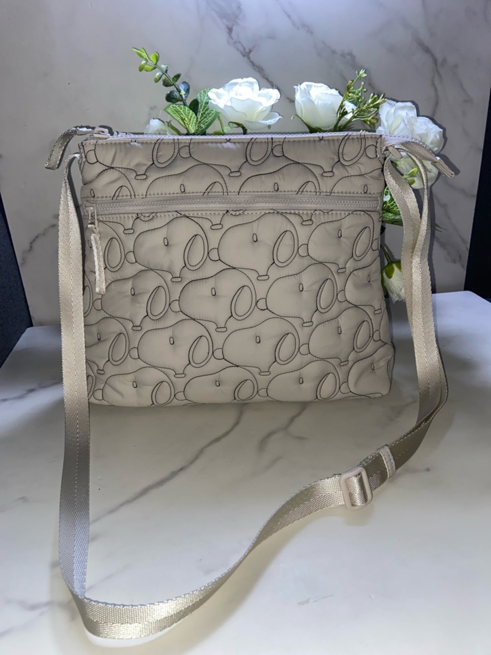 Vera Bradley Peanuts Original Zip Hip Cream Crossbody with Subtle Loop Pattern - Picture 4 of 17